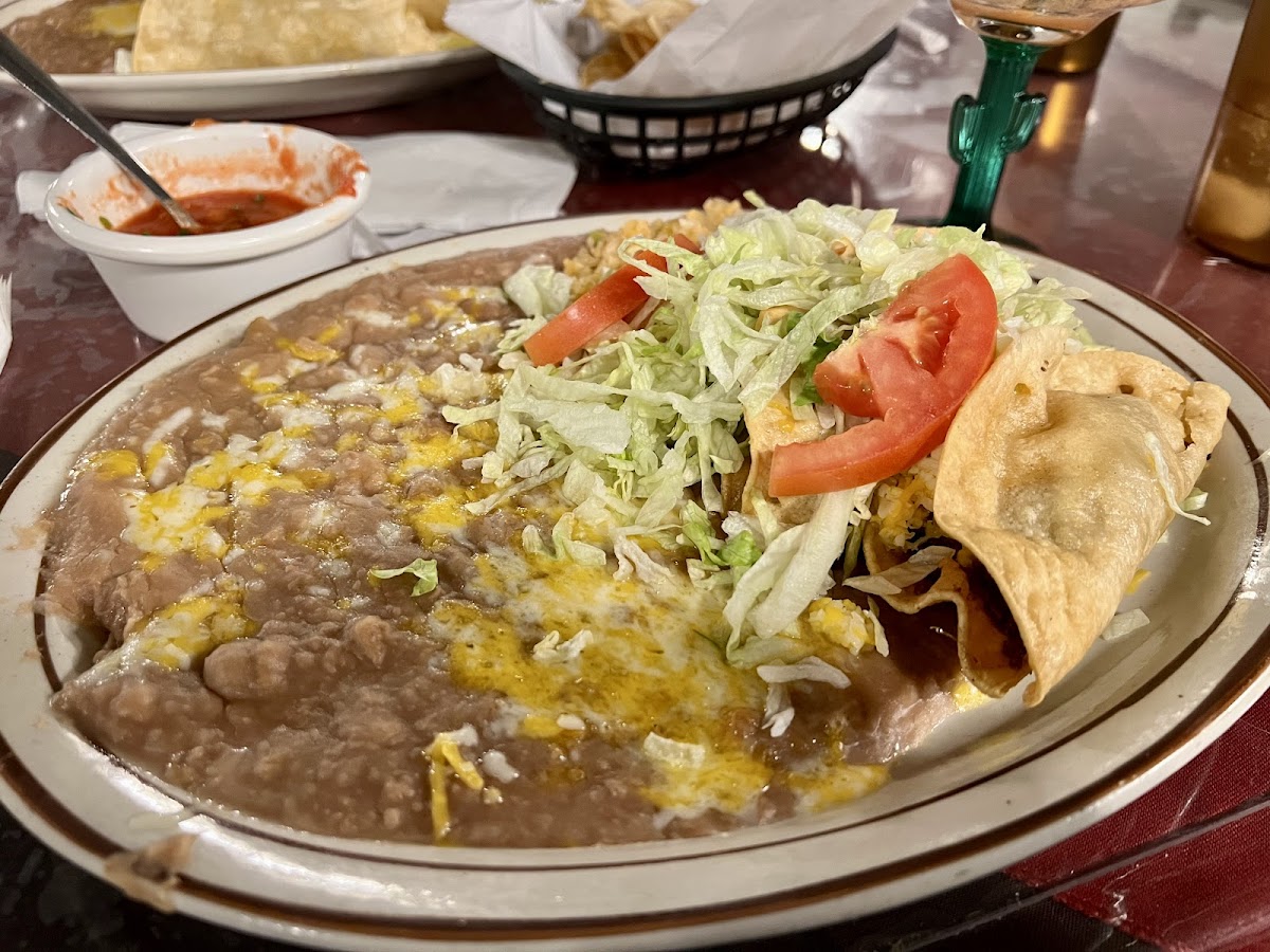 El Farolito Mexican Restaurant Photo 3