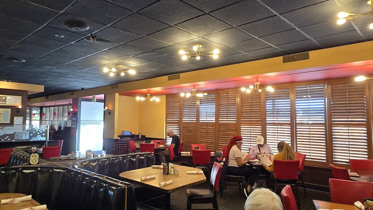 Max's of Burlingame Photo 3