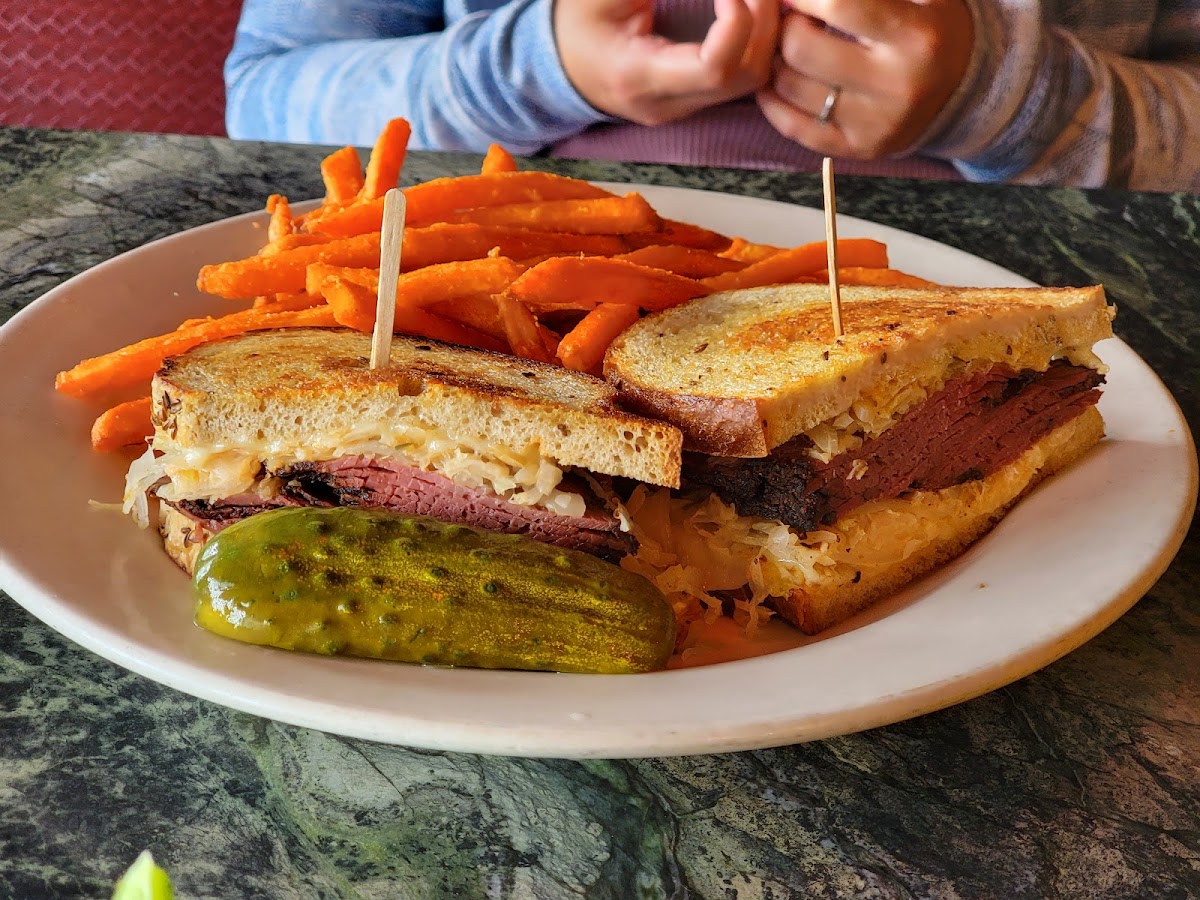 Max's of Burlingame Photo 5
