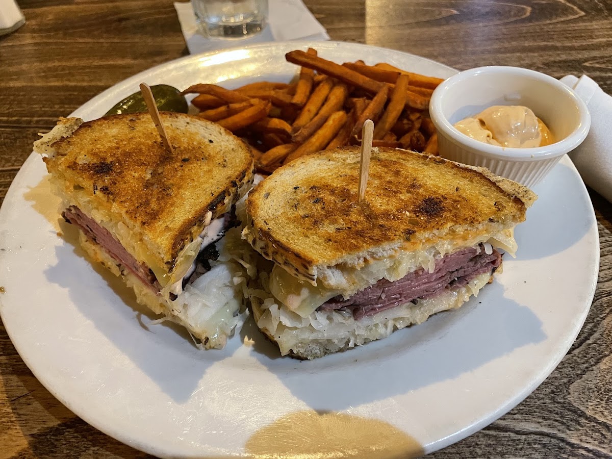 Max's of Burlingame Photo 7