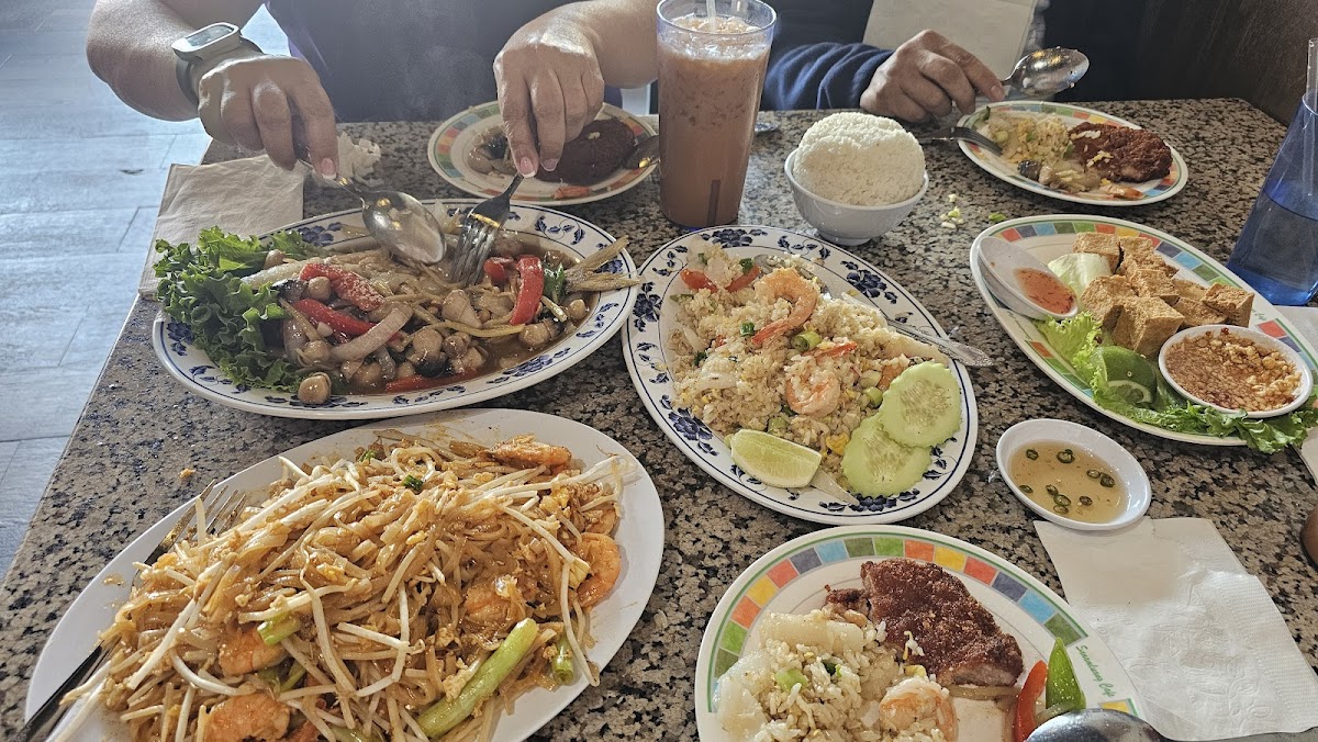Sanamluang Cafe Hollywood Photo 4