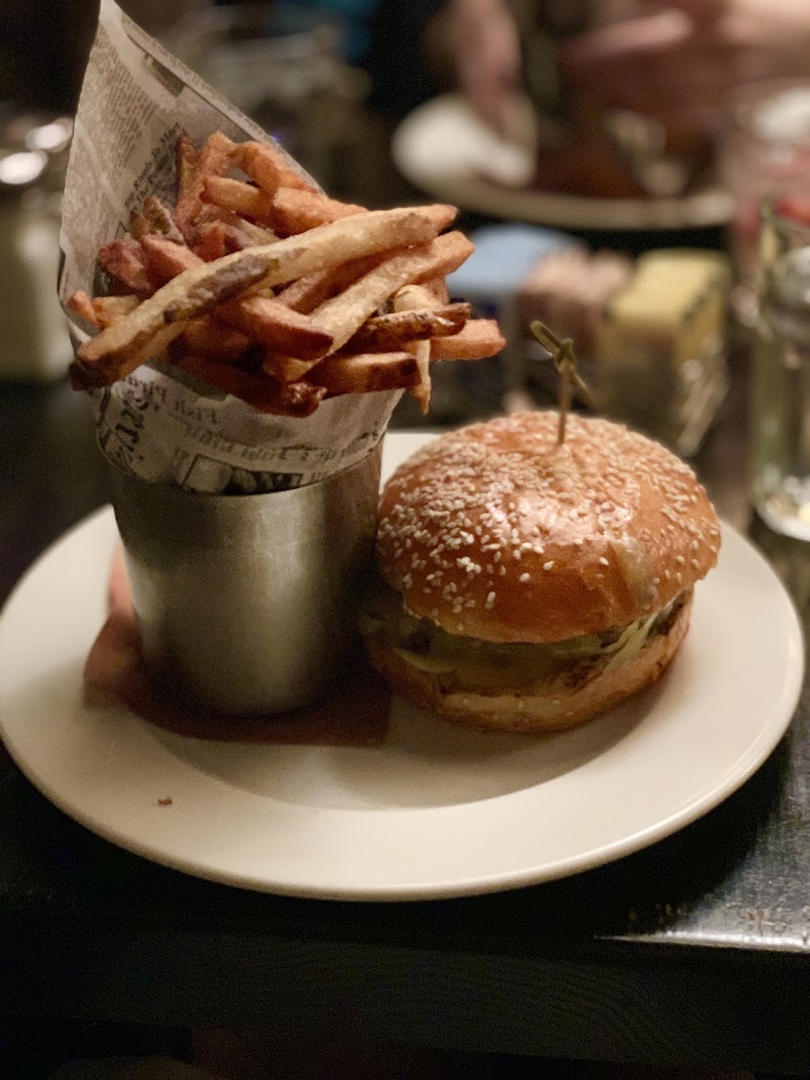 Park Avenue Tavern Photo 5