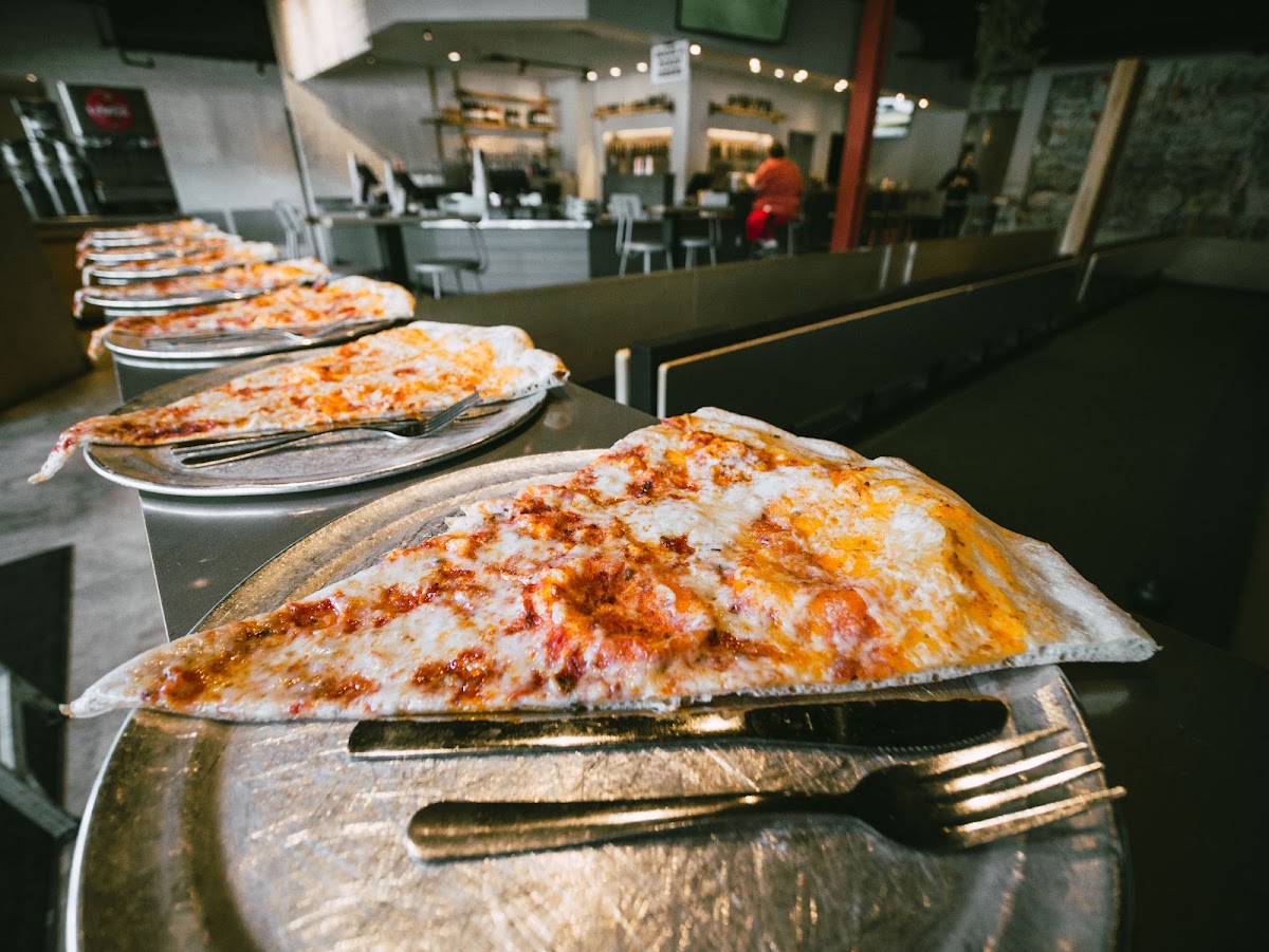 Lazy Moon Pizza Photo 3