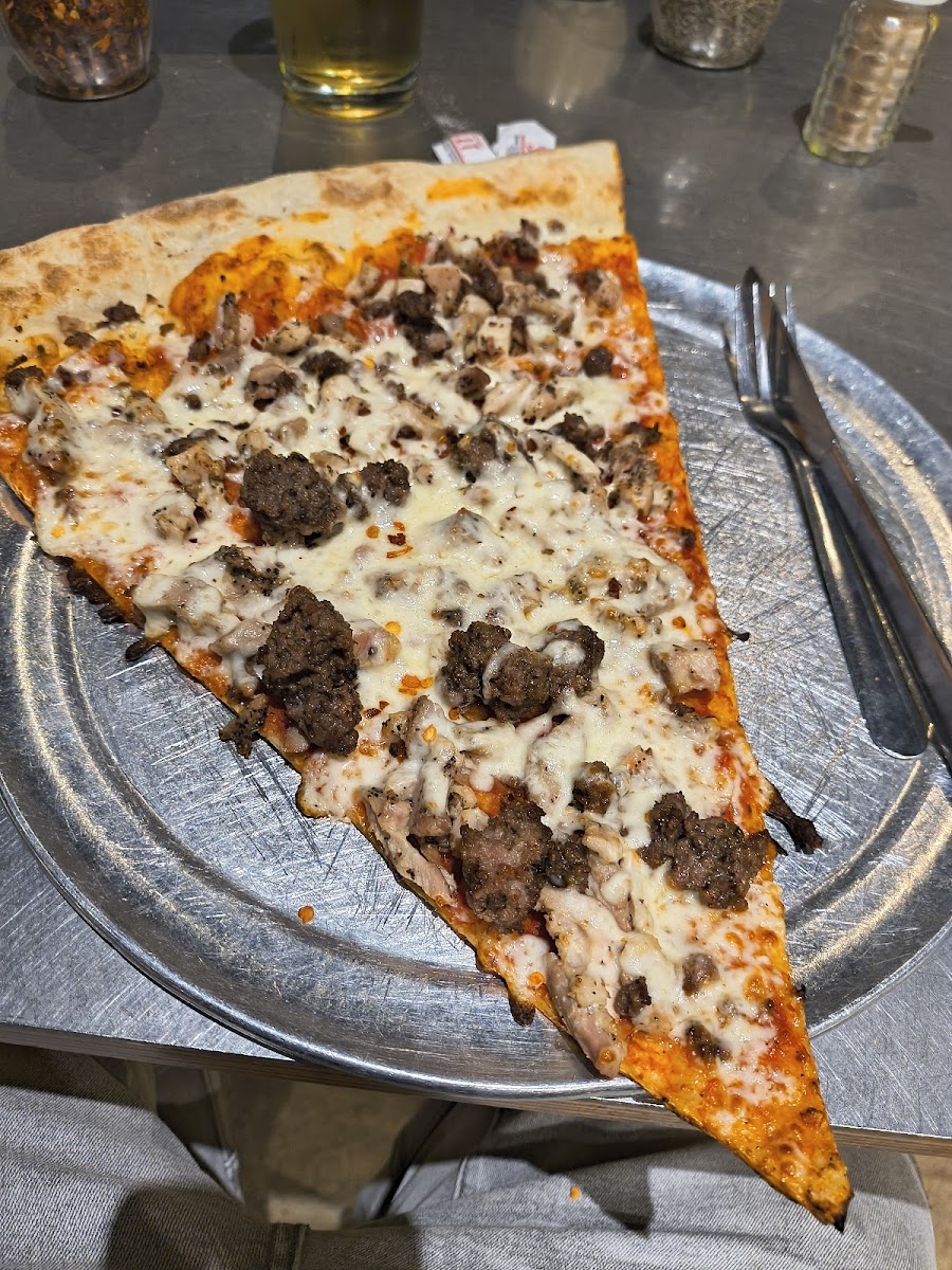 Lazy Moon Pizza Photo 4