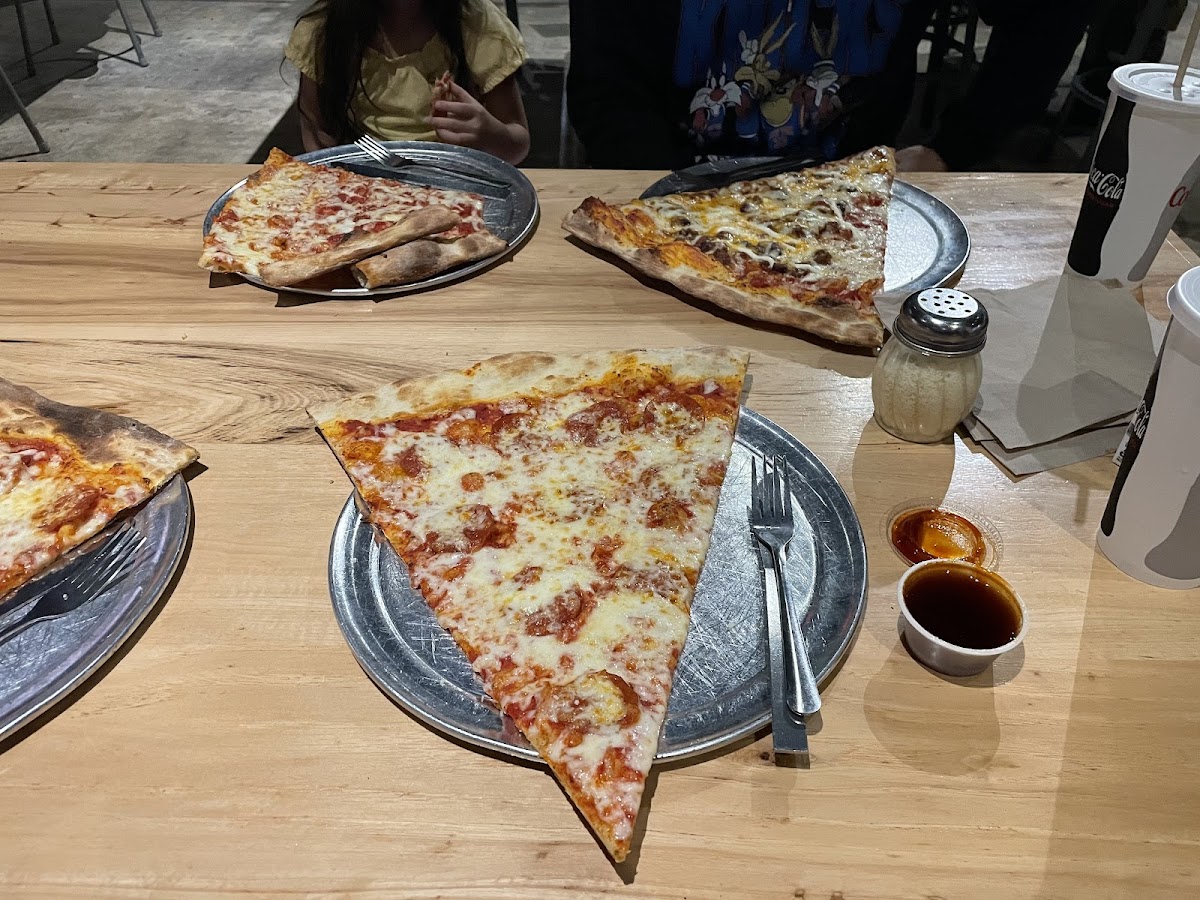Lazy Moon Pizza Photo 5