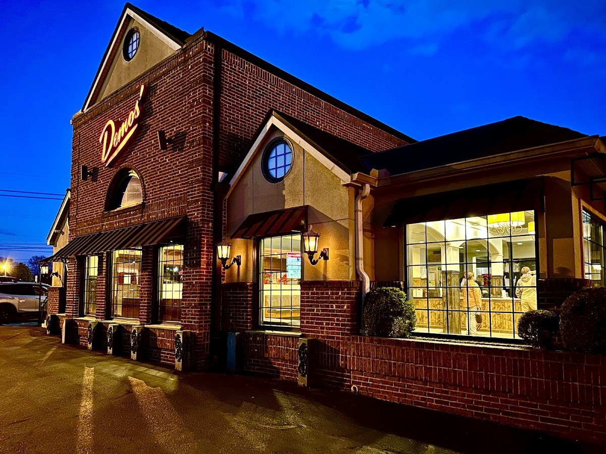 Demos' Restaurant Photo 4