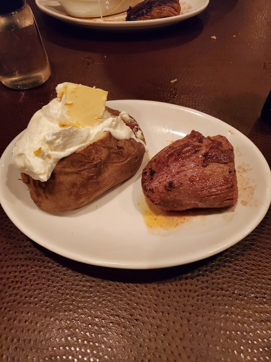 Demos' Restaurant Photo 8