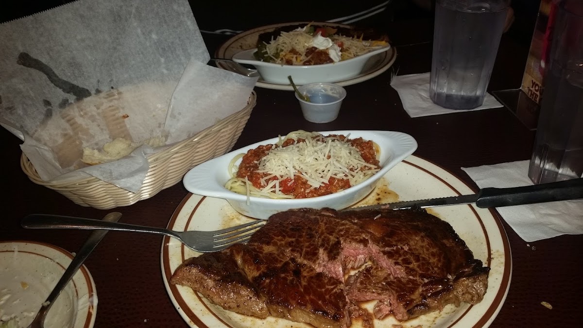 Demos' Restaurant Photo 9