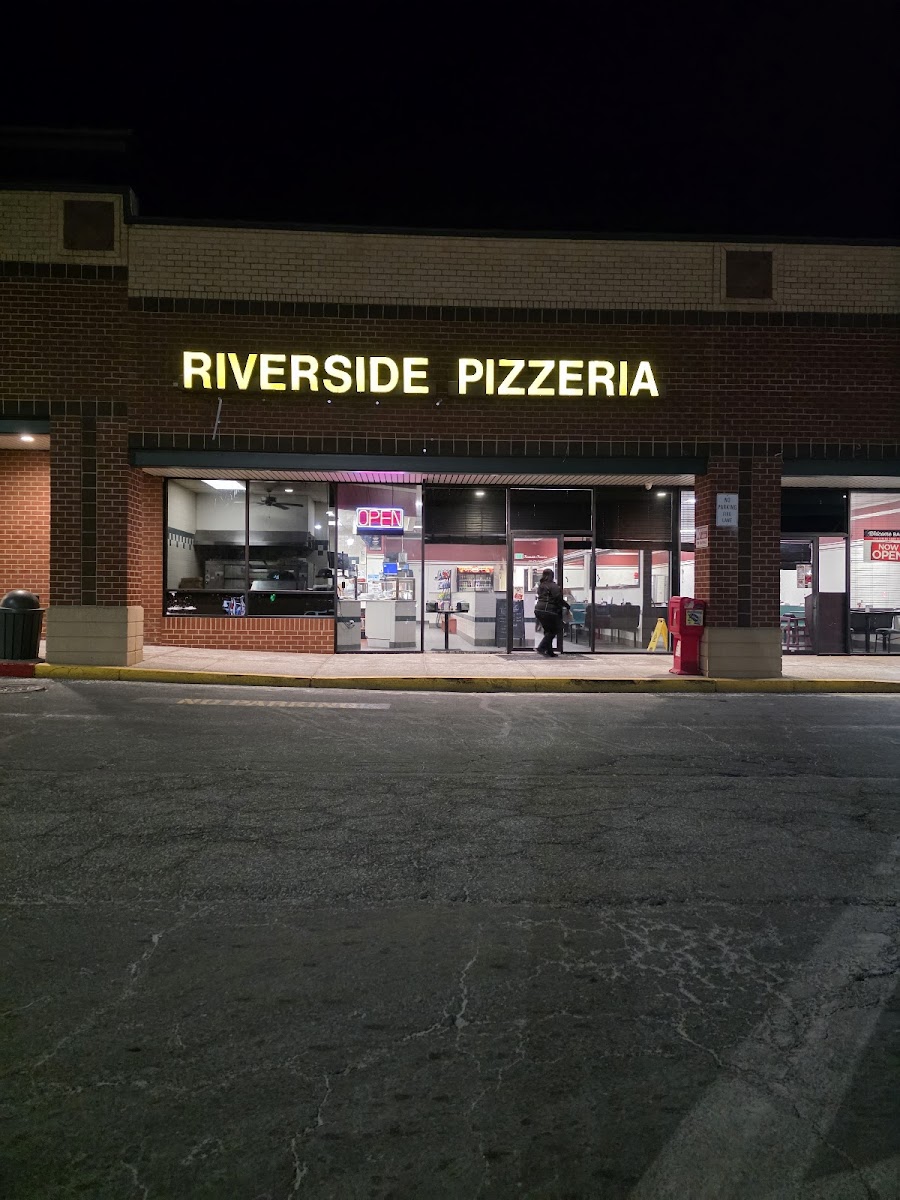 Riverside Pizzeria