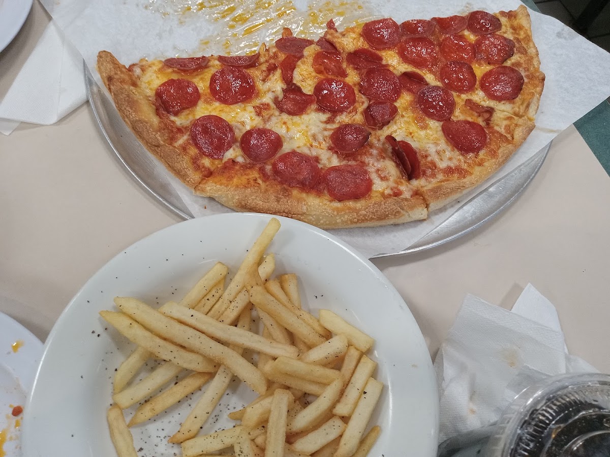 Riverside Pizzeria Photo 8