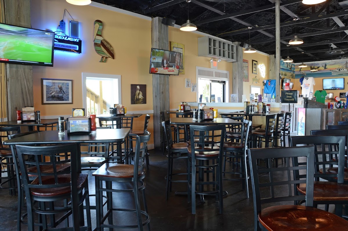 Salty Pelican Bar & Grill