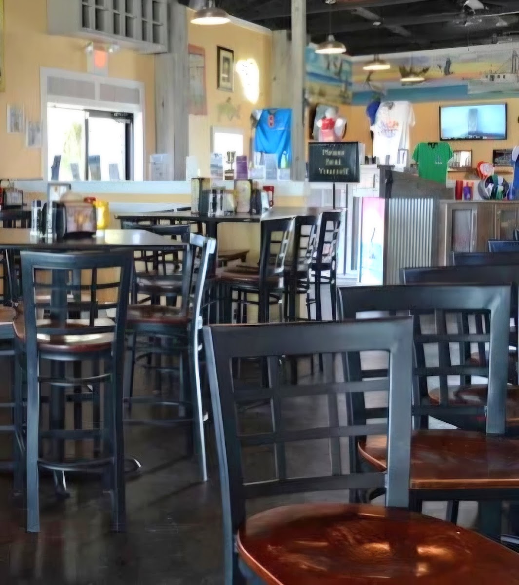 Salty Pelican Bar & Grill Photo 3