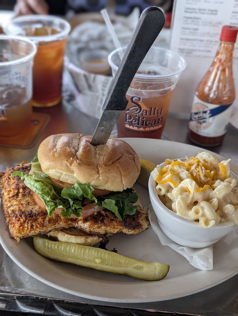Salty Pelican Bar & Grill Photo 4