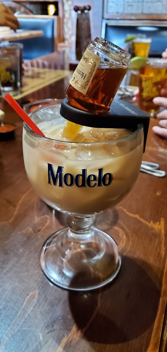 Salsa & Beer Photo 8