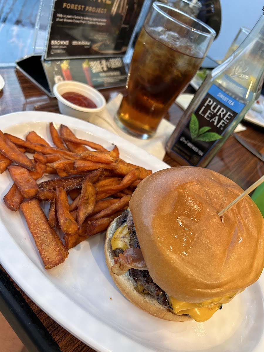 Shula's Bar & Grill Photo 4
