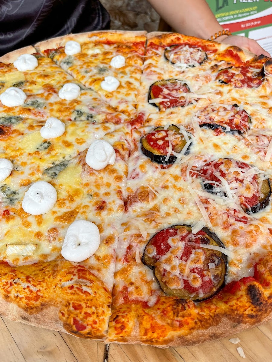 La Pizza Loca Photo 2