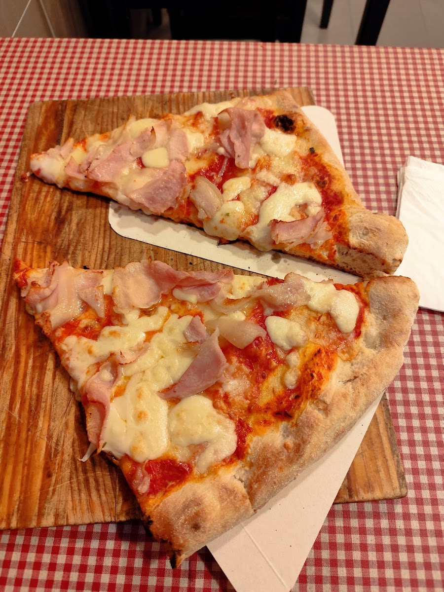 La Pizza Loca Photo 3