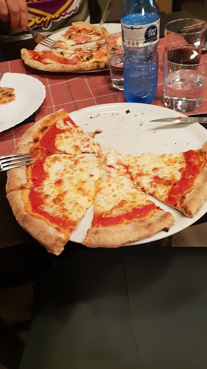 La Pizza Loca Photo 5