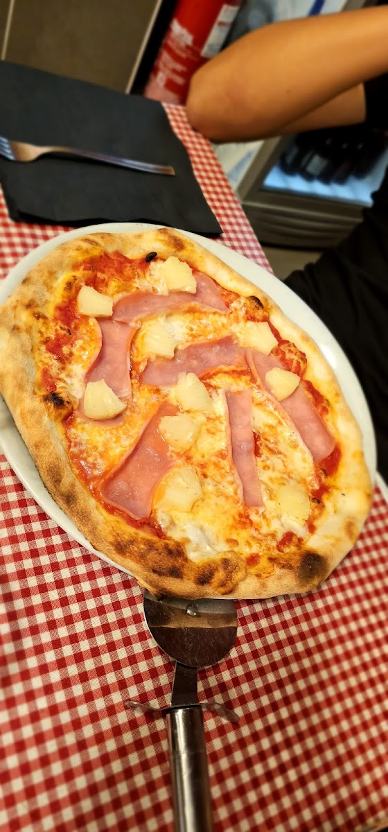 La Pizza Loca Photo 7