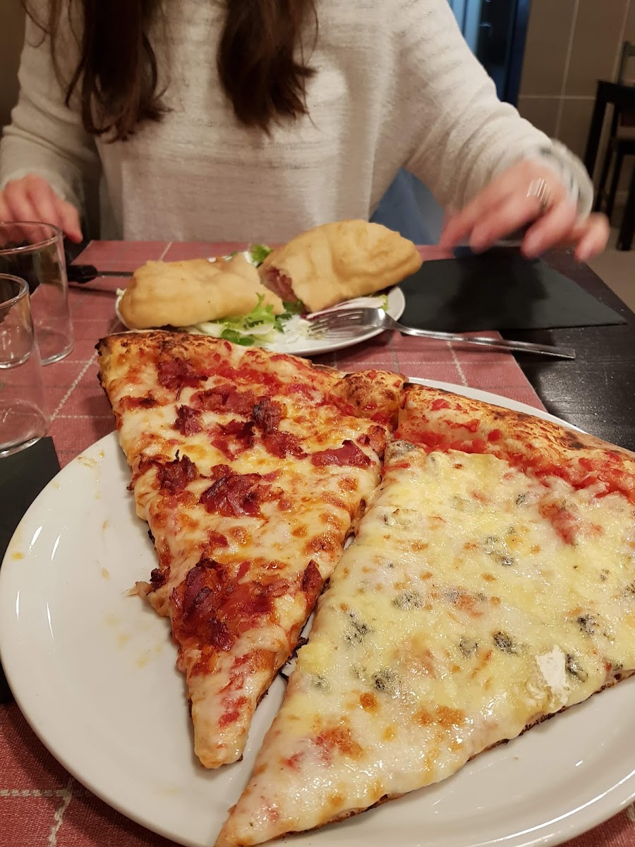 La Pizza Loca Photo 9