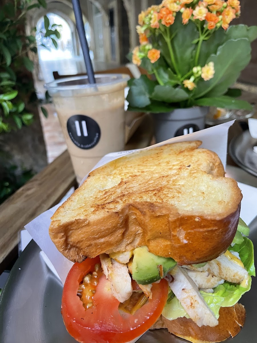 Canalla Broken Coffee&Bakery Photo 4