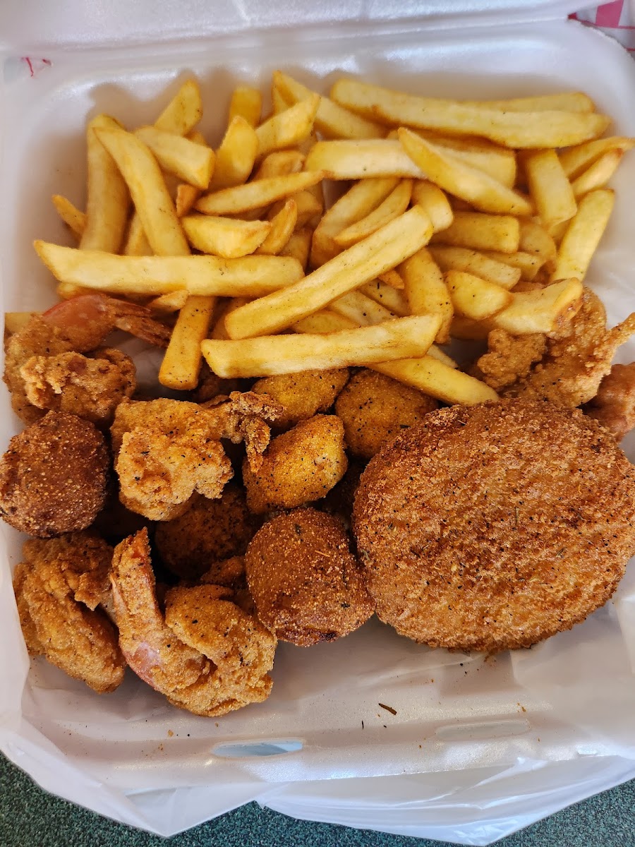 Tunis Seafood, Wings & Subs Photo 5