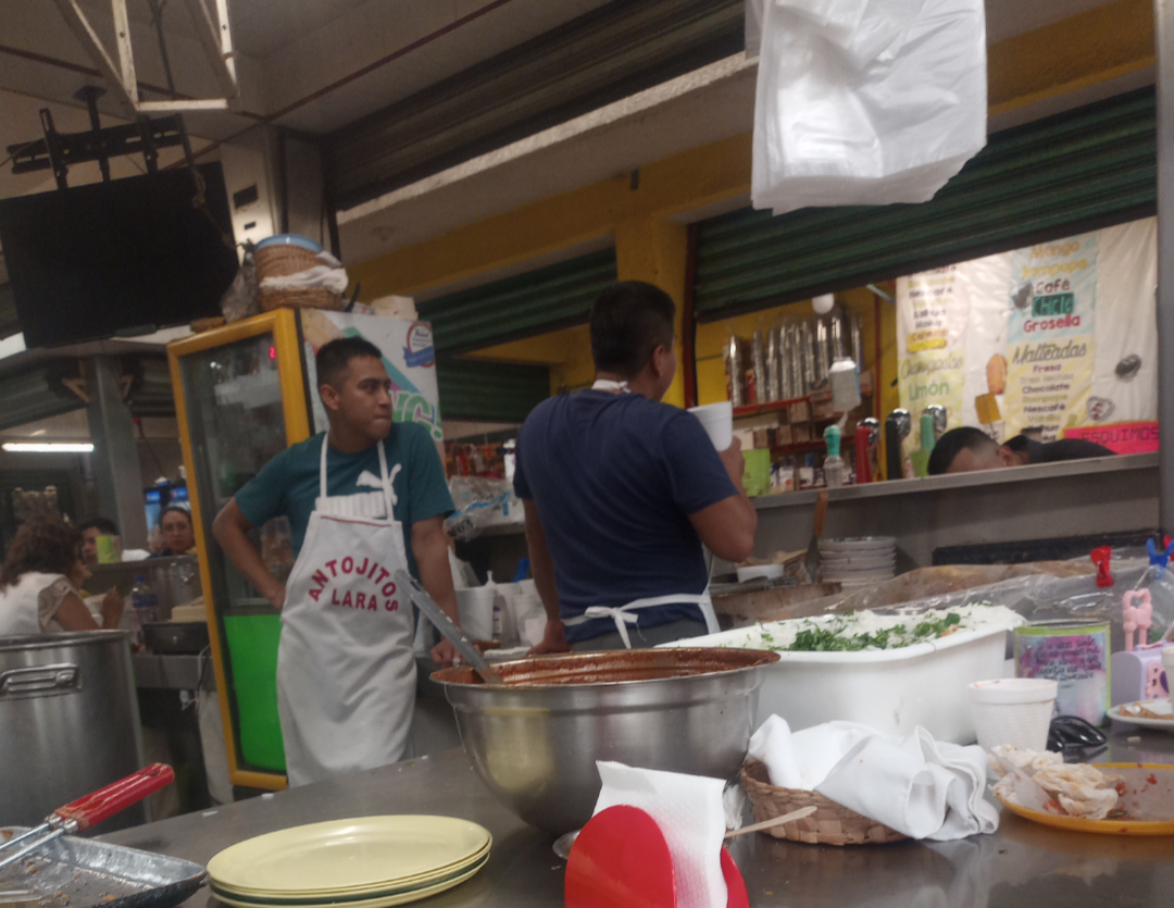 Antojitos Lara (locales 120 y 121) Photo 4